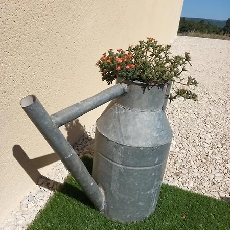 A Ventoux Yourte Penzion Monieux